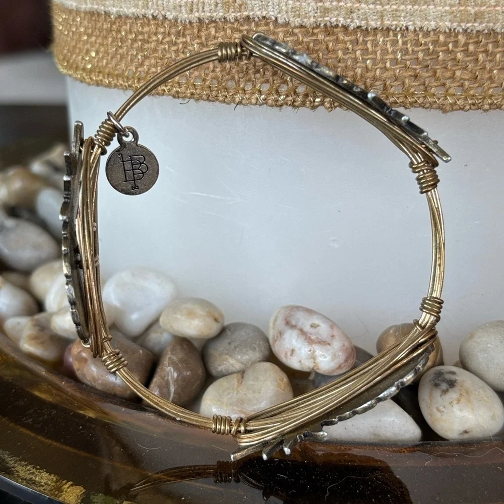 Bourbon & Bowties Gold Tone Pineapple Wire 7.5” Bangle Bracelet Tropical Fruit